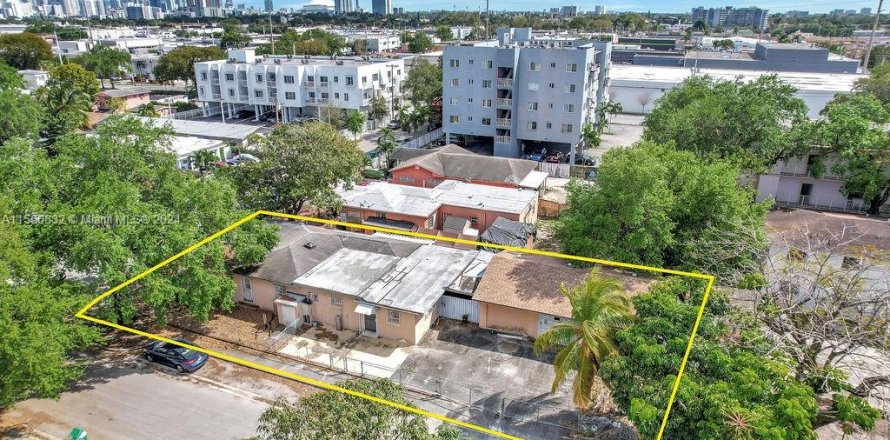 Commercial property in Miami, Florida 284 sq.m. № 1072902