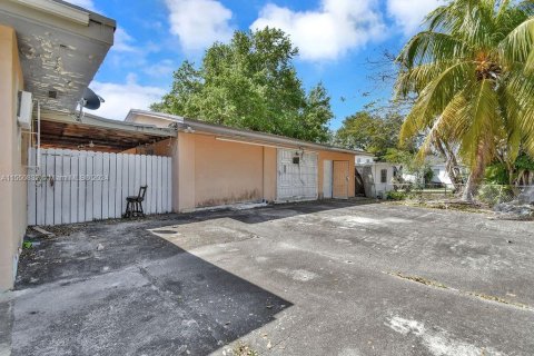 Commercial property in Miami, Florida 284 sq.m. № 1072902 - photo 24