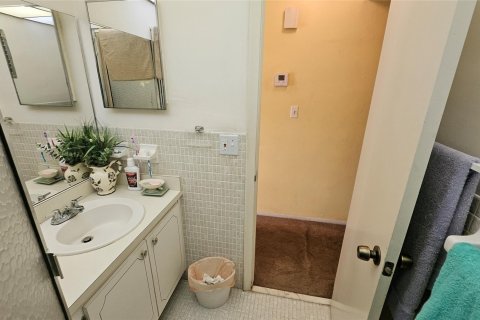 Condo in Lauderhill, Florida, 2 bedrooms  № 1075819 - photo 15