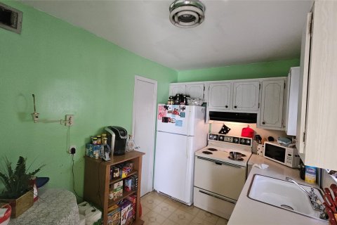 Condo in Lauderhill, Florida, 2 bedrooms  № 1075819 - photo 30