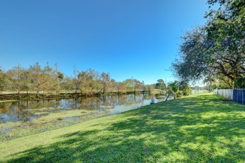 House in Wellington, Florida 3 bedrooms, 167.87 sq.m. № 1029423 - photo 28