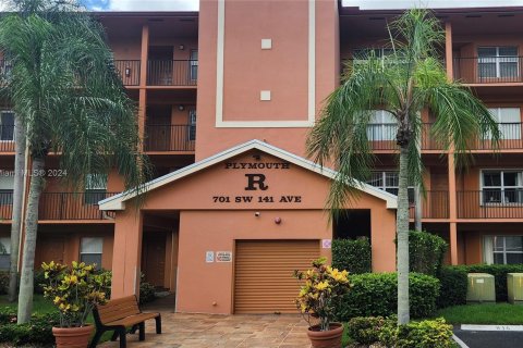 Condo in Pembroke Pines, Florida, 2 bedrooms  № 1331751 - photo 1