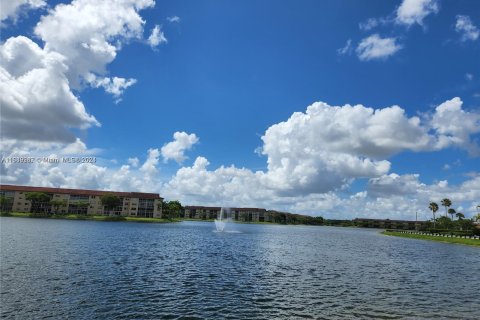 Condo in Pembroke Pines, Florida, 2 bedrooms  № 1331751 - photo 29