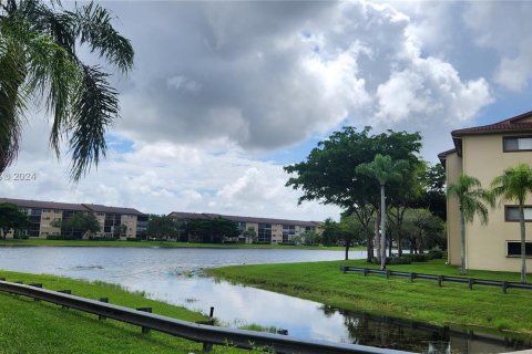 Condo in Pembroke Pines, Florida, 2 bedrooms  № 1331751 - photo 22