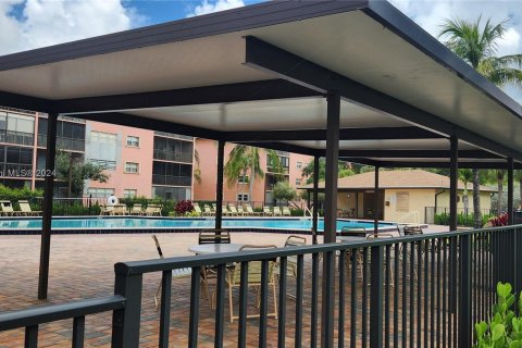 Condo in Pembroke Pines, Florida, 2 bedrooms  № 1331751 - photo 23