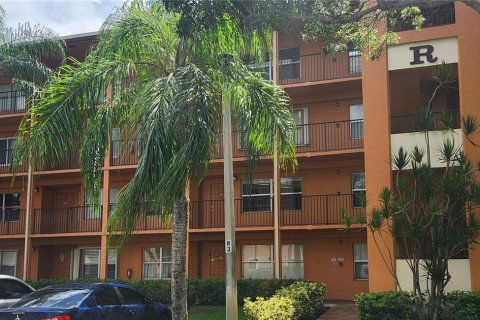 Condo in Pembroke Pines, Florida, 2 bedrooms  № 1331751 - photo 21