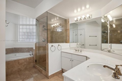 Condo in Miami Beach, Florida, 3 bedrooms  № 1407657 - photo 6