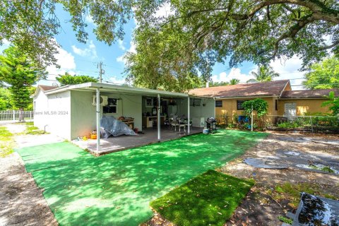 Casa en venta en Miami Gardens, Florida, 3 dormitorios, 70.98 m2 № 1281744 - foto 25