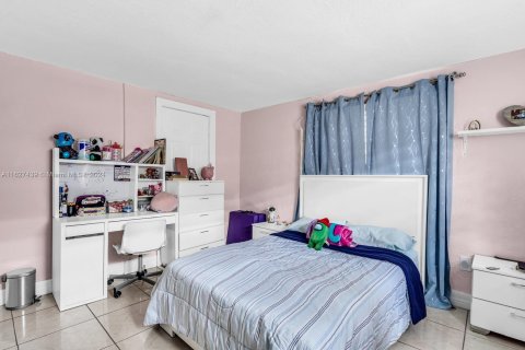 Casa en venta en Miami Gardens, Florida, 3 dormitorios, 70.98 m2 № 1281744 - foto 19