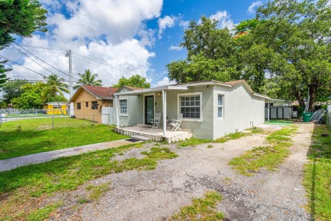 Villa ou maison à vendre à Miami Gardens, Floride: 3 chambres, 70.98 m2 № 1281744 - photo 4