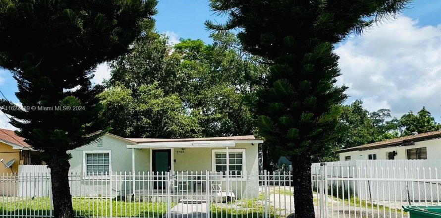 Villa ou maison à Miami Gardens, Floride 3 chambres, 70.98 m2 № 1281744