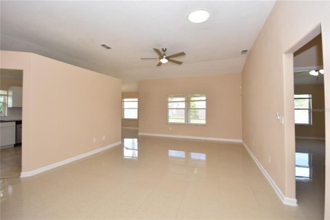 House in Palm Coast, Florida 3 bedrooms, 137.4 sq.m. № 1062128 - photo 6