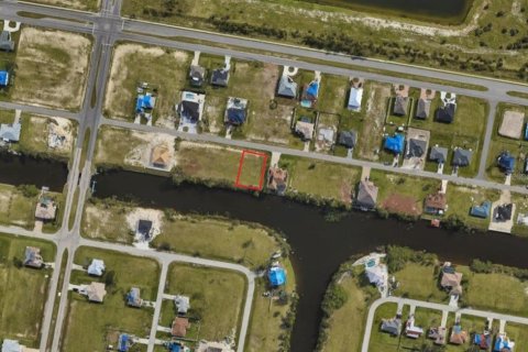 Land in Cape Coral, Florida № 1375133 - photo 3