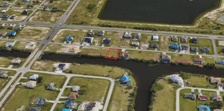 Land in Cape Coral, Florida № 1375133