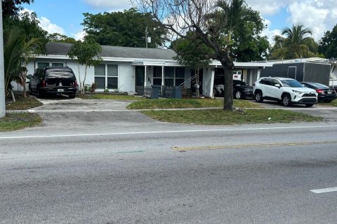 House in Fort Lauderdale, Florida 5 bedrooms, 224.64 sq.m. № 1162714 - photo 1