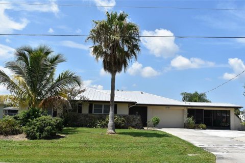 Villa ou maison à vendre à Punta Gorda, Floride: 3 chambres, 180.32 m2 № 1254859 - photo 1