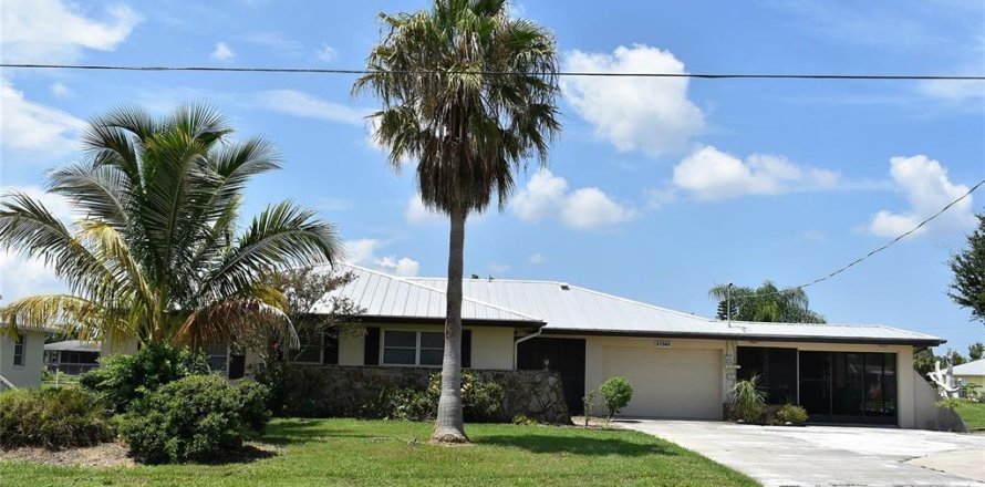 House in Punta Gorda, Florida 3 bedrooms, 180.32 sq.m. № 1254859