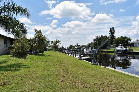 House in Punta Gorda, Florida 3 bedrooms, 180.32 sq.m. № 1254859 - photo 27