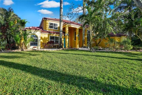 Villa ou maison à vendre à Merrit Island, Floride: 4 chambres, 346.15 m2 № 1027953 - photo 1