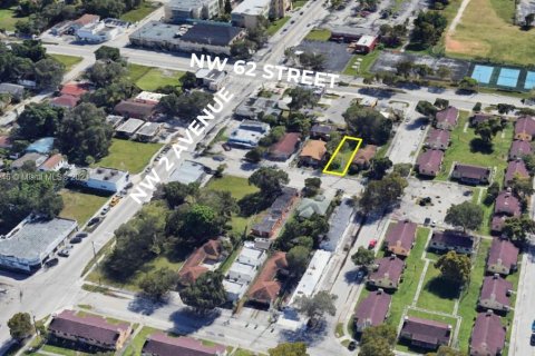 Commercial property in Miami, Florida № 1071829 - photo 1