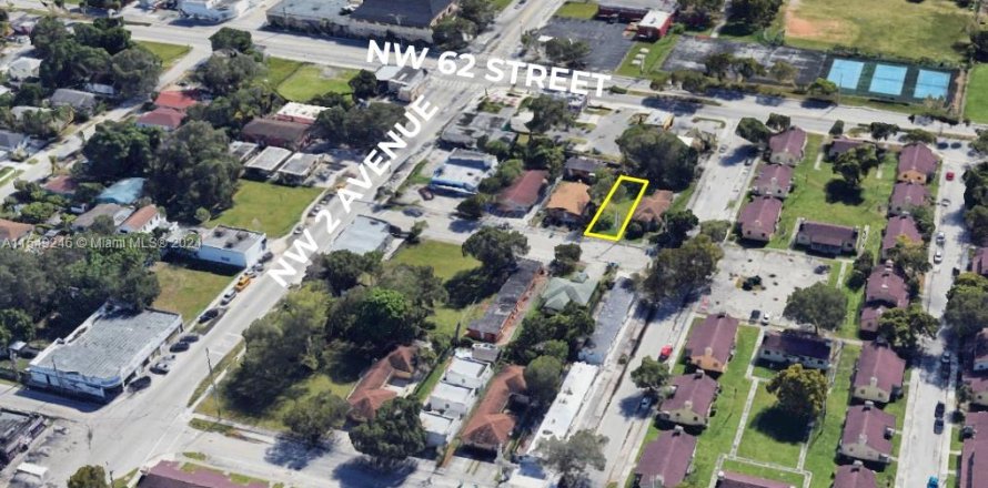 Commercial property in Miami, Florida № 1071829