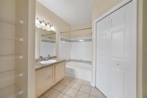 Condo in Orlando, Florida, 2 bedrooms  № 1393128 - photo 13