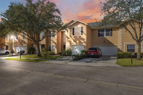 Townhouse in Tampa, Florida 3 bedrooms, 156.54 sq.m. № 1393091 - photo 1