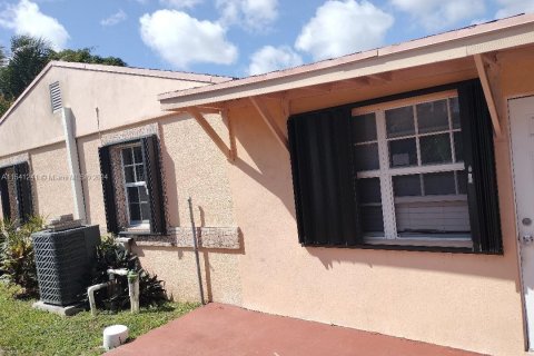 Купить виллу или дом в Норт-Майами, Флорида 5 спален, 121.98м2, № 1035466 - фото 10