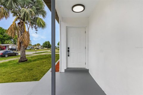 Casa en venta en Port Charlotte, Florida, 2 dormitorios, 75.44 m2 № 1170237 - foto 4