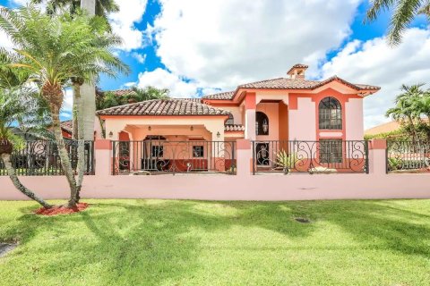 Casa en alquiler en Miami, Florida, 5 dormitorios, 422.89 m2 № 1023736 - foto 24