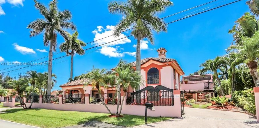 Villa ou maison à Miami, Floride 5 chambres, 422.89 m2 № 1023736