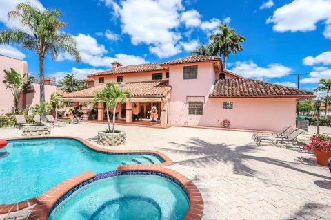 Villa ou maison à louer à Miami, Floride: 5 chambres, 422.89 m2 № 1023736 - photo 17