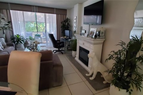 Condo in Oakland Park, Florida, 1 bedroom  № 1098351 - photo 8