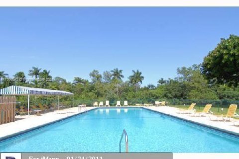 Copropriété à vendre à Oakland Park, Floride: 1 chambre, 69.68 m2 № 1098351 - photo 2