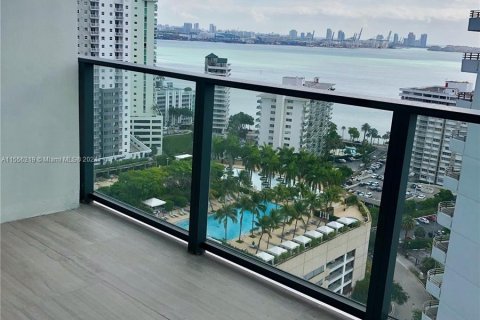 Condo in Miami, Florida, 2 bedrooms  № 1081224 - photo 11