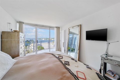 Condominio en alquiler en North Bay Village, Florida, 2 dormitorios, 95.69 m2 № 1396841 - foto 18