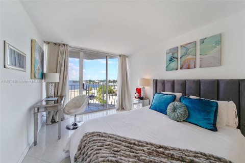 Condominio en alquiler en North Bay Village, Florida, 2 dormitorios, 95.69 m2 № 1396841 - foto 11