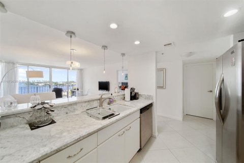 Condominio en alquiler en North Bay Village, Florida, 2 dormitorios, 95.69 m2 № 1396841 - foto 7