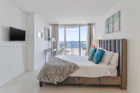 Condominio en alquiler en North Bay Village, Florida, 2 dormitorios, 95.69 m2 № 1396841 - foto 10