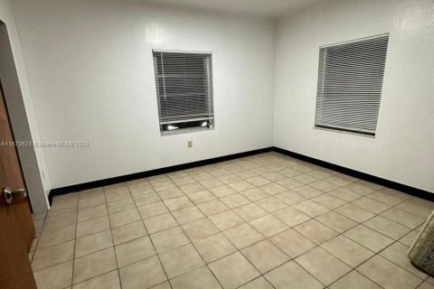 Commercial property in Miami, Florida 193.33 sq.m. № 1396840 - photo 6