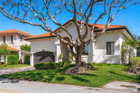 Villa ou maison à vendre à Cutler Bay, Floride: 4 chambres, 252.97 m2 № 1017898 - photo 1