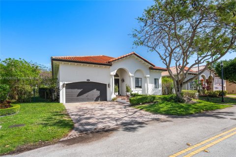 Villa ou maison à vendre à Cutler Bay, Floride: 4 chambres, 252.97 m2 № 1017898 - photo 2