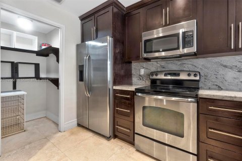 Condo in Key Biscayne, Florida, 1 bedroom  № 1305371 - photo 11