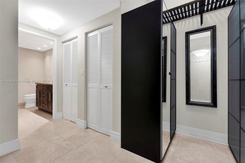 Condo in Key Biscayne, Florida, 1 bedroom  № 1305371 - photo 16