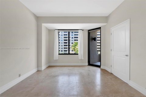 Condo in Key Biscayne, Florida, 1 bedroom  № 1305371 - photo 14