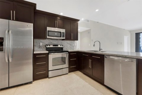 Condo in Key Biscayne, Florida, 1 bedroom  № 1305371 - photo 8