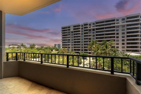 Condo in Key Biscayne, Florida, 1 bedroom  № 1305371 - photo 1