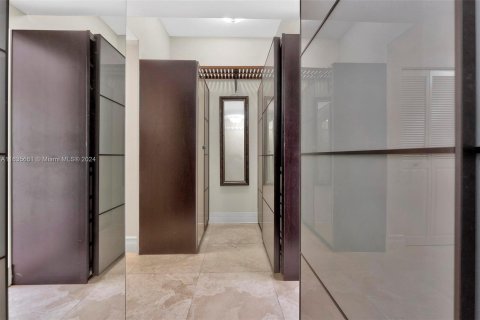 Condo in Key Biscayne, Florida, 1 bedroom  № 1305371 - photo 15