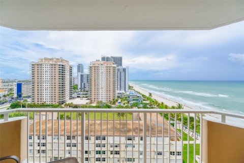 Condominio en venta en Hallandale Beach, Florida, 1 dormitorio, 80.82 m2 № 1305370 - foto 21