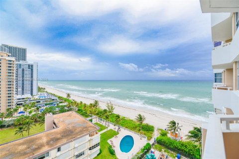 Copropriété à vendre à Hallandale Beach, Floride: 1 chambre, 80.82 m2 № 1305370 - photo 1